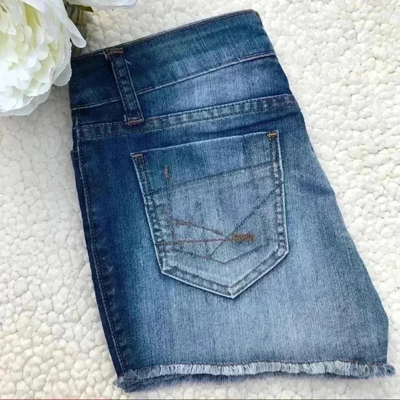 ALLEN B Faded Bleached Midrise Stretch Raw Hem Denim Jean Shorts Size 2 - Picture 5 of 13